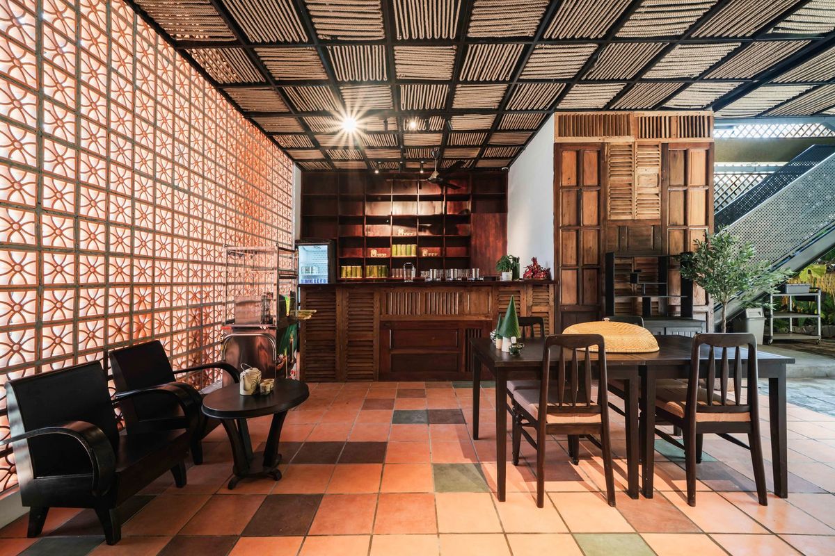 Khu bar và tiếp tân